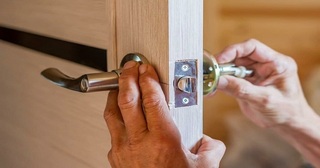 Установка и замена дверной ручки в Череповце от 276 руб. – Мастер24, монтаж фурнитуры, недорого